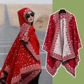 Poncho à capuche rouge style ethnique avec motifs jacquard flocons de neige et franges - Couleur 12