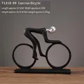 Sculpture d'athlète cycliste moderne en résine, finition noir mat et argenté - Athlète de Cyclisme - Tête Argentée