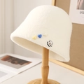White lamb wool bucket hat with heart badge and bear charm decoration for women - M (56-58cm) / Bear Style / White