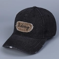 Primer plano detallado de gorra de béisbol de mezclilla con parche de D.daisy - M (56-58cm) / Negro