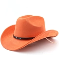Détail d'un chapeau de cow-boy en suède orange avec bandeau cuir et clous turquoise - Orange