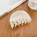 Medium acetate hair claw clip in creamy white marble pattern for elegant styling - 6.8cm / Striped White