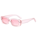Trendige rechteckige Sonnenbrille in Rosa mit kleinem Rahmen und minimalistischem Design - Rosa Rahmen / Rosa Gläser