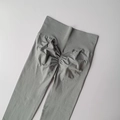 Hellgraue High-Waist Yoga-Leggings mit nahtlosem Scrunch-Butt-Lifting-Effekt - S / Unterteile / Hellgrau