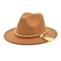 Detailansicht Wollfilzhut mit Goldkette, weißen Perlen und elegantem Quastenanhänger - M (56-58cm) / Camel