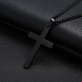 Collana con ciondolo a croce minimalista in metallo nero con catena sottile e scura - Nero