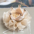 Pinza para el pelo con corona dorada para niñas con base de tela plisada y lentejuelas - Pinza para el Cabello Oro Champagne Con Caja