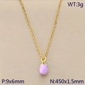 Collana a catena dorata con un piccolo ciondolo a melanzana in smalto viola su fondo beige - Melanzana Viola (KN292126-Z)
