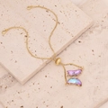 Dettaglio di un bracciale a farfalla in oro 18K con cristalli sfumati viola e blu - Viola Chiaro (4#)