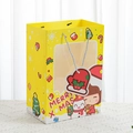 Gelbe Weihnachtsgeschenktüte mit Sichtfenster, Schneemann-Motiv und Merry Xmas Schrift - Gelbe Weihnachts Rentier Geschenktüte