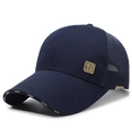 Berretto da baseball patchwork blu scuro con retro in rete e stemma in metallo dorato - Regolabile / Blu navy