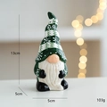 Gnome de Noël en céramique vert forêt avec motifs sapins, figurine de 13 cm de haut - Elfe De Type D