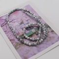 Set gioielli con collana e bracciale in perle marmorizzate grigie e argento - 120cm con chiusura / Bianco bicolore