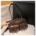 Dettaglio borsa tote marrone vintage con due tasche con fibbia e trama in pelle - Stile di base / Marrone