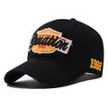 Detalle del ala desgastada y el bordado amarillo 1968 en una gorra de béisbol de algodón - Talla Única(Ajustable) / Negro