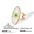 Bague réglable en acier inoxydable doré avec surface ovale blanche et fleurs séchées vertes - Style ovale blanc avec fleur verte (JDRW2306001-GN)