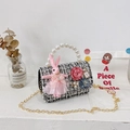 Borsa a tracolla in tweed bianco e nero per bambina con manico di perle e ciondolo a coniglio - Coniglio Nero