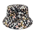 Detailopname van zwarte vissershoed met een patroon van witte en roze bloemenprint - M (56-58cm) / 2# / Kleurrijke Bloemenprint