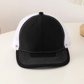 Détail d'une casquette trucker noir et blanc avec coutures précises et maille respirante - L (58-60cm) / Noir & Blanc
