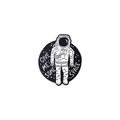 Emaille pin met astronaut en 'GIVE ME SOME SPACE' tekst op ronde zwart-wit metalen badge - Astronaut Stijl (XZ4636)