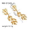 Detailansicht der 18K vergoldeten Korallenzweig-Ohrringe mit Perlen, Größe 7,2 cm - 18K Gold