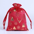 Bolsa de regalo navideña de terciopelo rojo con estampados dorados y cierre de cordón suave - Iconos navideños rojos / 13*18