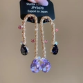 Makro-Detail von französischen Vintage-Quastenohrringen mit bunten Kristallen und 925 Silber - Kupfer Mit Zirkonia (925 Silberstift) / Gold Gedreht Wassertropfen (Lila Edelstein)