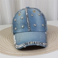 Détails d'une casquette en denim avec clous argentés et tête de mort métallique ornée - No.5-Crâne Punk-Bleu