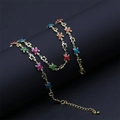 Dettaglio di ciondoli a stella glitterati colorati su una collana dorata regolabile - Stella Glitterata Multicolore (ML-CN001333YH)