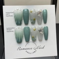 Uñas postizas artesanales estilo océano con degradados verdes, perlas y conchas - XS / Estilo Concha del Océano
