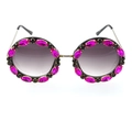 Details runder Sonnenbrille mit rosa Kristallen und grauen Verlaufsgläsern - Rosarote Marquise-Strasssteine/Silberner Rahmen