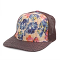 Dettaglio del pannello in paglia floreale e visiera in pelle a coccodrillo del cappello - Regolabile (54-60cm) / Floreale Tropicale (C#)