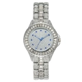 Elegante Damenarmbanduhr in Silber mit Kristallen und blauen Zeigern auf Weiß - Silber