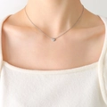 Collar minimalista de plata con colgante de circonita redonda engastada en bisel en modelo - Cadena de Extensión 40+5CM / Color Acero