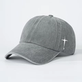 Cappellino da baseball unisex in cotone lavato grigio con ricamo a croce bianca laterale - Grigio Lavato
