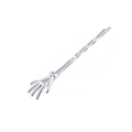 Nahaufnahme einer silbernen Skeletthand-Haarklammer mit metallischem Wellendesign - Silber