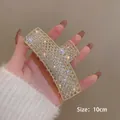 Pinza de pelo mariposa dorada de 10CM decorada con perlas blancas para un look elegante - Cuadrado Blanco Diamante