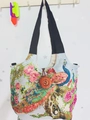 Ethno-Canvas-Einkaufstasche mit Pfauenmuster, schwarzem Gurt und Holzknopf-Verzierung - Stil 14-Bunter Pfau