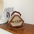 Gevlochten schelpvormige tas met bruine lederen bies en gouden schouderketting - Bruin