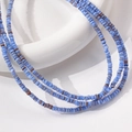Collana a tre strati composta da piccole perle di conchiglia blu e marroni naturali - 1 Pezzo / Blu scuro