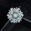 Broche flocon argentée avec cristaux bleus rectangulaires et strass brillants - Bleu