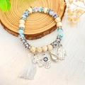 Bohemian kralenarmband met crème marmeren kralen, blauwe kwastjes en Fatima hand bedels - Witgoud Kleur Wit (3087)