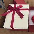 Coffret cadeau pomme en cristal élégant avec ruban vin rouge et boîte de couleur crème - Boîte Cadeau Nœud / 宽8CM高9.3CM对应包装