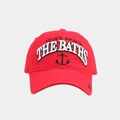Dettaglio cappellino rosso in cotone con ricamo 3D e motivo di ancora nautica - Regolabile / Rosso