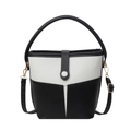 Bolso tipo cubo minimalista bicolor blanco y negro con asa redonda y herrajes oro - Negro