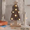 Sapin de Noël en laine feutrée grise avec perles LED et étoile en bois, hauteur 32cm - Café avec lumières LED