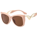 Damen Schmetterling Katzenaugen Sonnenbrille in Nuderosé mit gewellten Goldbügeln - Beige Rosa Rahmen Tee-Gläser