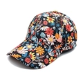 Détail de l'imprimé floral coloré sur une casquette de baseball noire avec texture - Base Noire Avec Motif Marguerite Mixte Coloré (2#)