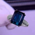 Anello aperto placcato oro 18 carati con gemma blu taglio smeraldo e micro pavé laterale - Aperto Regolabile / Zircone Blu Oro Rosa