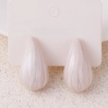 Waterdrop-shaped light pink marble resin earrings with pearlescent finish on card - White
